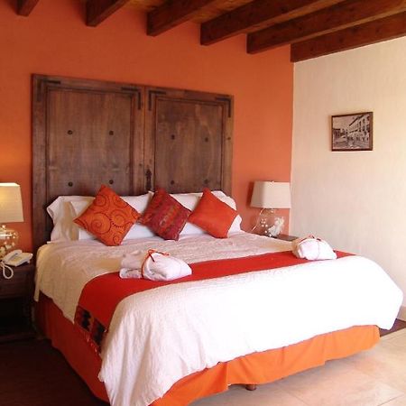 Casa Del Tio Hotel Boutique Альенде Номер фото A bedroom at Hotel San Cristóbal