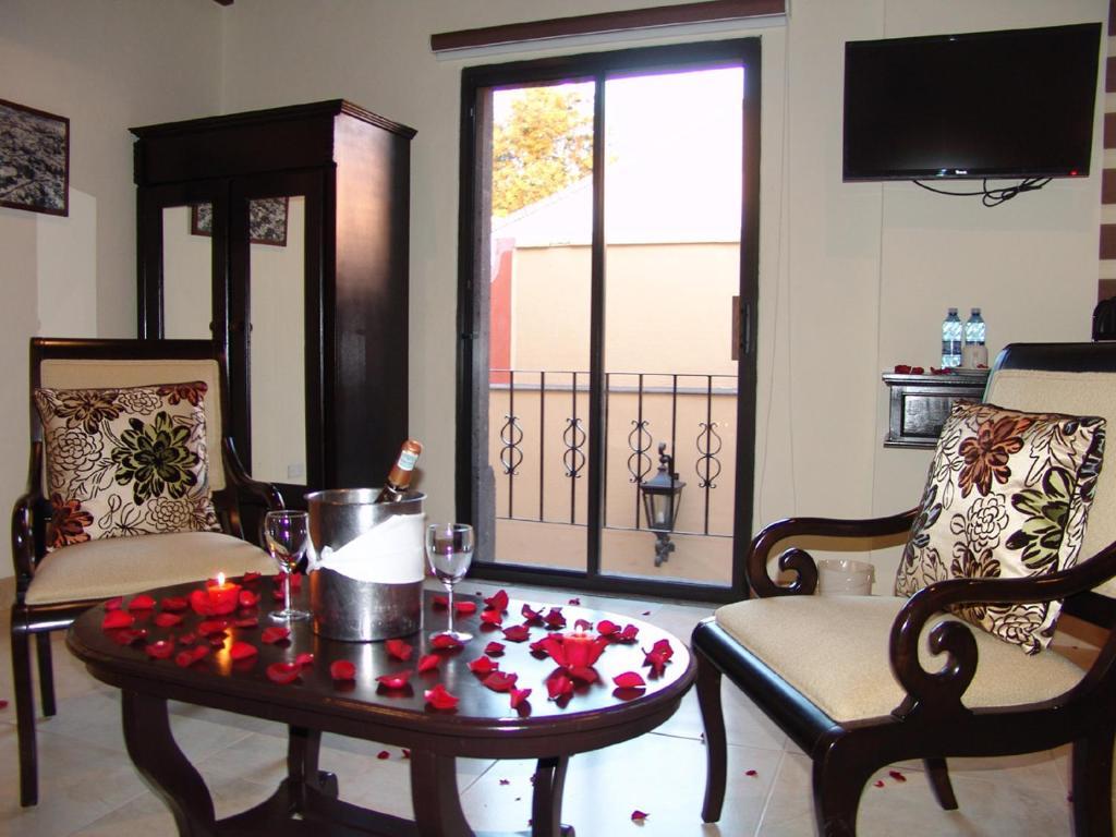 Casa Del Tio Hotel Boutique Альенде Номер фото A suite at the hotel