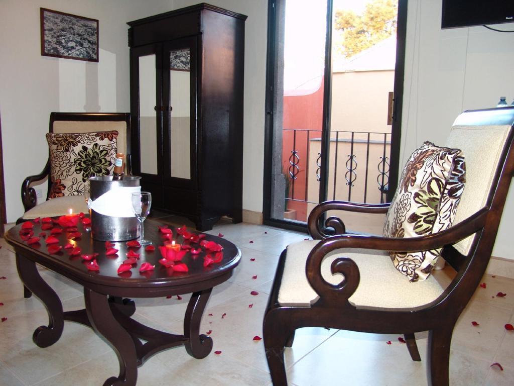 Casa Del Tio Hotel Boutique Альенде Номер фото A suite at the hotel
