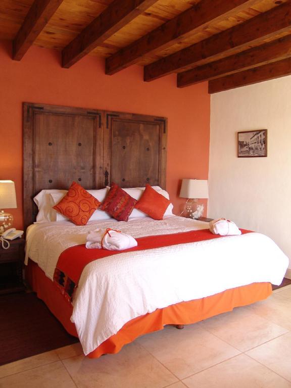 Casa Del Tio Hotel Boutique Альенде Номер фото A bedroom at Hotel San Cristóbal