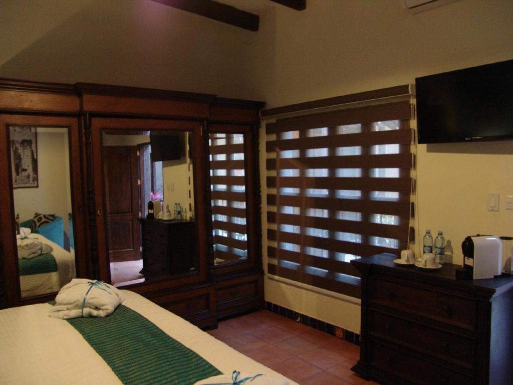Casa Del Tio Hotel Boutique Альенде Номер фото A room at the resort